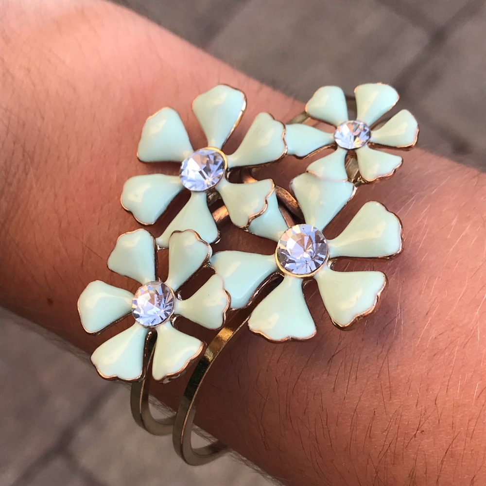 Charming Charlie flower bracelet